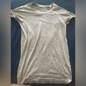 Lululemon Swiftly Tech Short Sleeve Shirt 2.0 - slate/white - 6